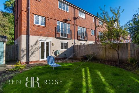 4 bedroom end of terrace house for sale, Scarlett Drive, Preston PR4