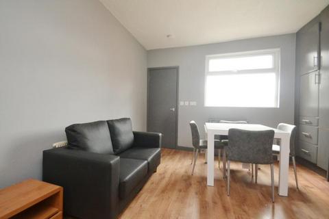 2 bedroom flat to rent, Grenfell Road, Manchester M20