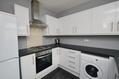 2 bedroom flat to rent, Grenfell Road, Manchester M20