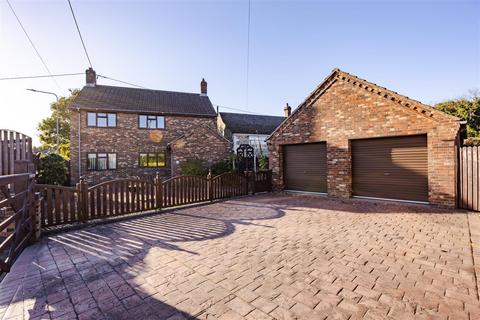 4 bedroom detached house for sale, East Street, Hibaldstow