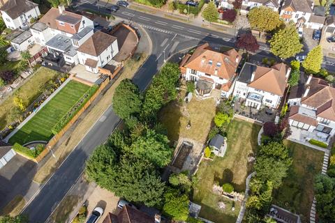 27 Banstead Road South, Sutton, SM2 5LF