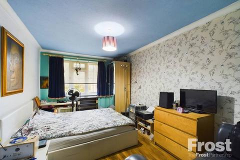 2 bedroom apartment for sale, Waters Drive, Staines-upon-Thames, Surrey, TW18