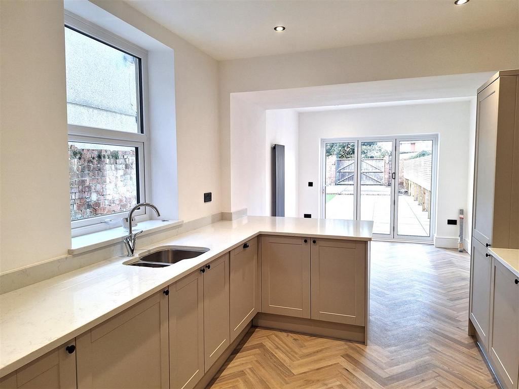 Victoria Avenue, Porthcawl CF36 5 bed semidetached house for sale £
