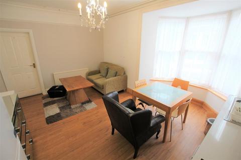 2 bedroom flat to rent, North Road, Aberystwyth