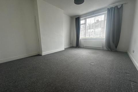 2 bedroom maisonette to rent, Sedgemoor Road, Coventry