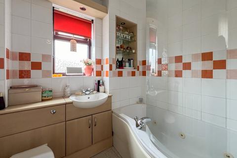 16 Bent Lea, Huddersfield, HD2 1QW