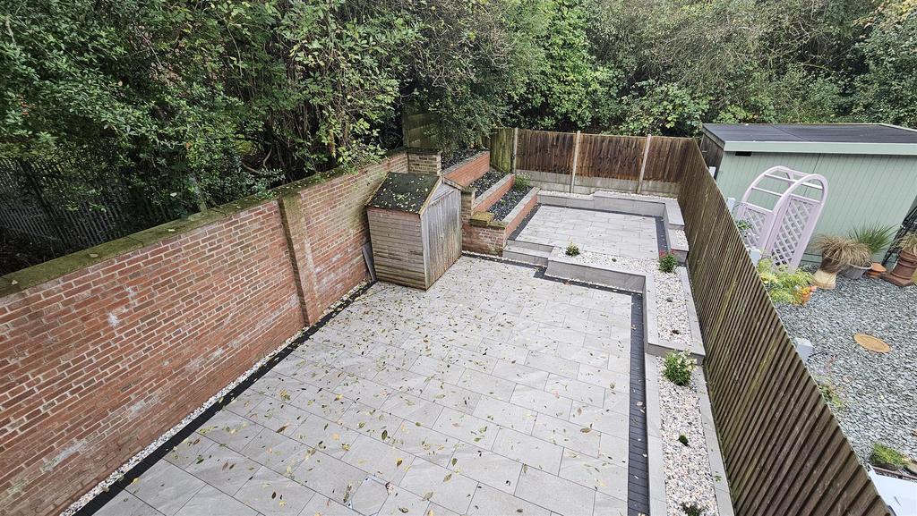 Farnborough Road, Clifton, Nottingham 3 bed end of terrace house to rent £1,350 pcm (£312 pw)