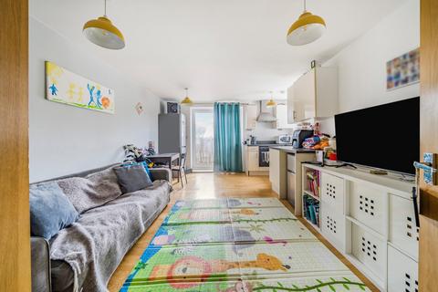 2 bedroom flat for sale, Rosemount Avenue, Surrey KT14