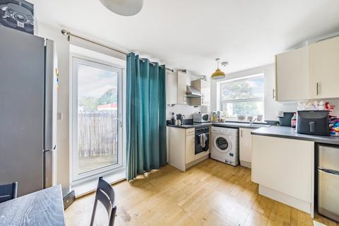 2 bedroom flat for sale, Rosemount Avenue, Surrey KT14