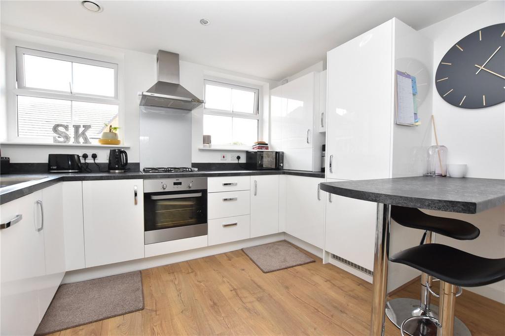 Emmet Court, Birkenshaw, Bradford... 2 bed apartment for sale £189,995