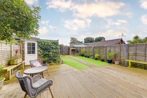 4 bedroom semi-detached house for sale, Newmans Gardens, Lancing BN15