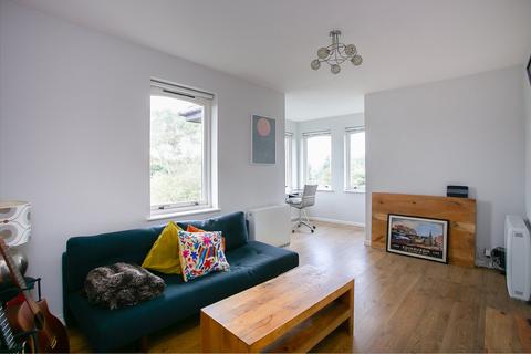 16/13 Balfour Place, Edinburgh, EH6 5DW