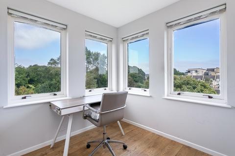 16/13 Balfour Place, Edinburgh, EH6 5DW