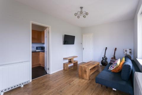 16/13 Balfour Place, Edinburgh, EH6 5DW