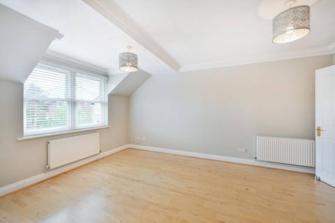 2 bedroom flat for sale, Ravens Close, Surbiton, KT6