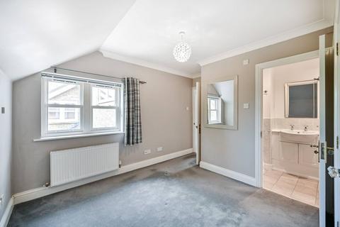 2 bedroom flat for sale, Ravens Close, Surbiton, KT6