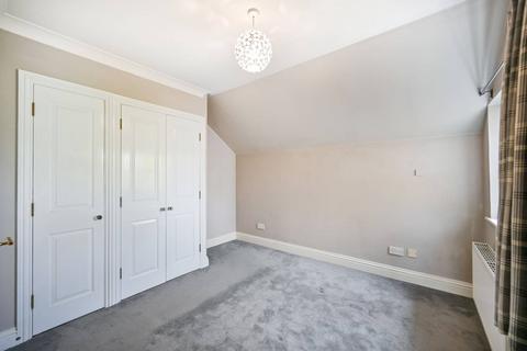 15 Ravens Close, Surbiton, KT6 4QG