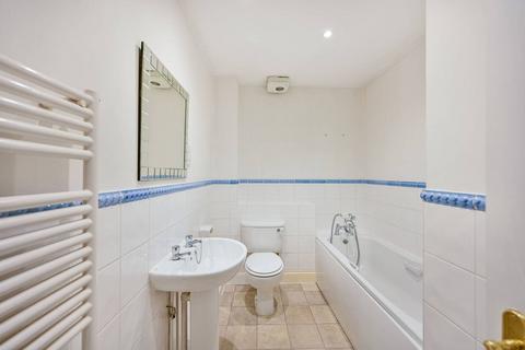 15 Ravens Close, Surbiton, KT6 4QG