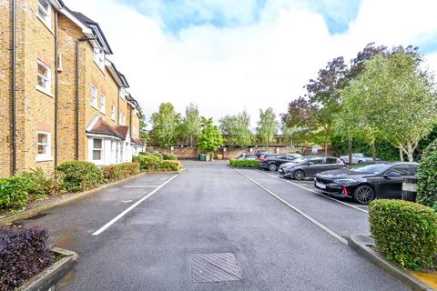 15 Ravens Close, Surbiton, KT6 4QG