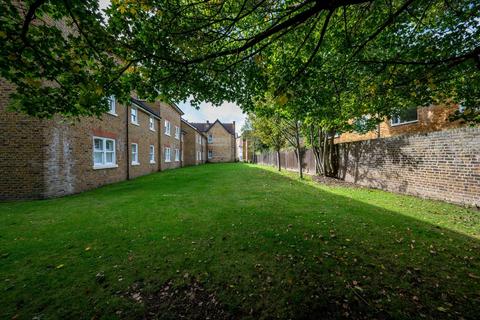 15 Ravens Close, Surbiton, KT6 4QG