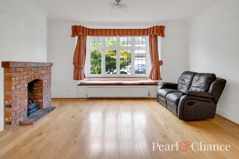 4 bedroom semi-detached house to rent, Hilltop Way, Stanmore, HA7