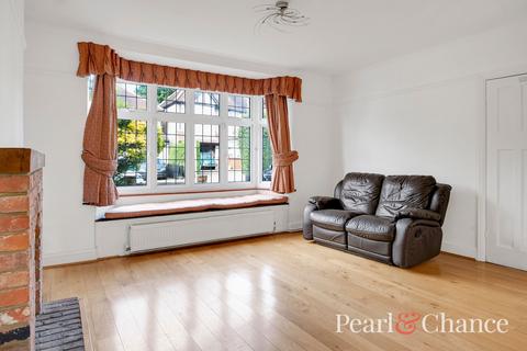 4 bedroom semi-detached house to rent, Hilltop Way, Stanmore, HA7