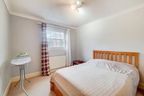 3 bedroom flat for sale, Borough Road, Isleworth, TW7