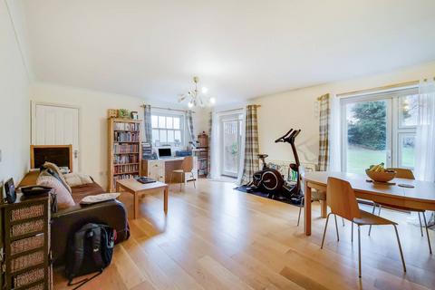 Borough Road, Isleworth, TW7