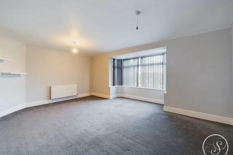 2 bedroom flat to rent, Cross Gates Road, Leeds