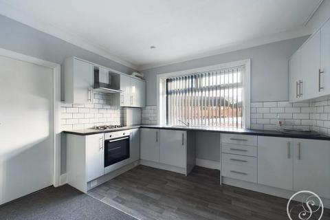 2 bedroom flat to rent, Cross Gates Road, Leeds