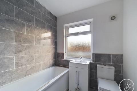 2 bedroom flat to rent, Cross Gates Road, Leeds