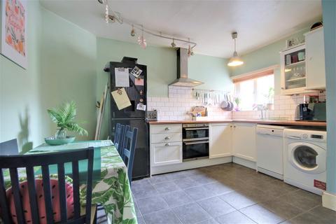 2 bedroom flat for sale, Old Woking Road, Surrey KT14