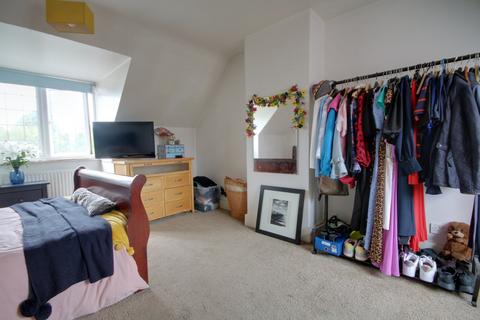 55a Old Woking Road, West Byfleet, KT14 6LF