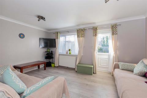 80 Greenside, Slough, SL2 1ST