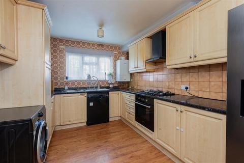 80 Greenside, Slough, SL2 1ST