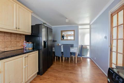 80 Greenside, Slough, SL2 1ST