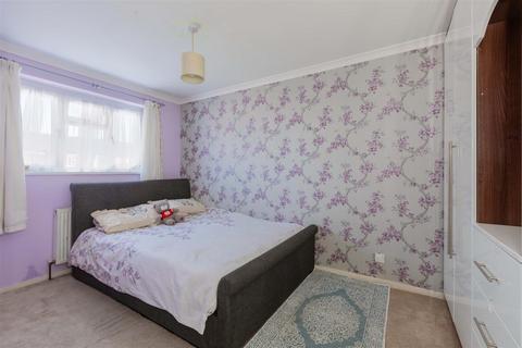 80 Greenside, Slough, SL2 1ST