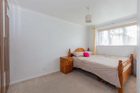 80 Greenside, Slough, SL2 1ST