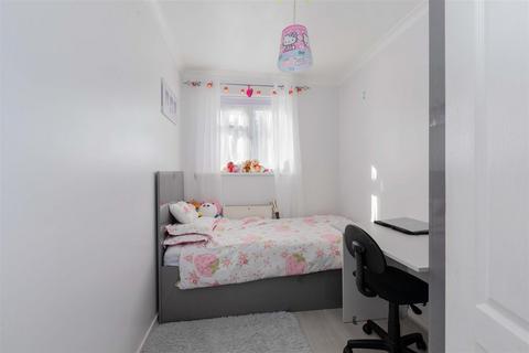 80 Greenside, Slough, SL2 1ST