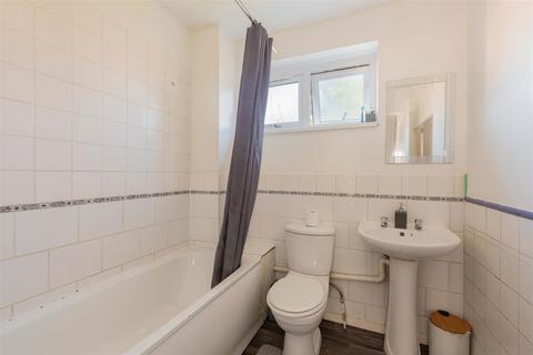 80 Greenside, Slough, SL2 1ST