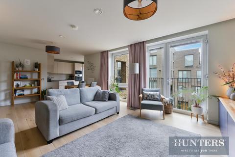 3 bedroom flat for sale, Boaters Avenue, Brentford