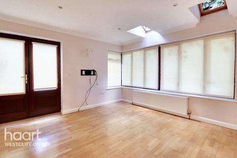 8 Wakering Road, Shoeburyness, Southend-on-sea, SS3 9SY
