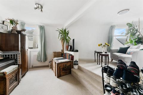 1 bedroom flat for sale, High Street, Ewell, Epsom