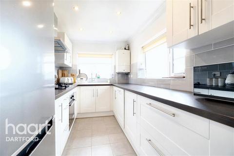 2 bedroom terraced house to rent, Hedge Place Road, DA9