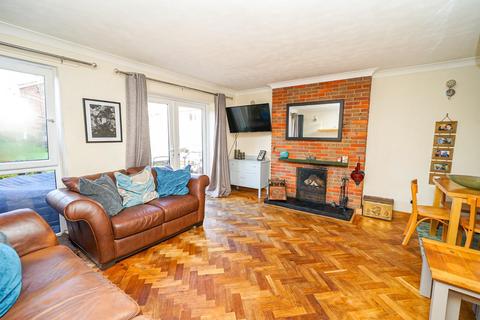 3 bedroom end of terrace house for sale, Church Road, Slapton