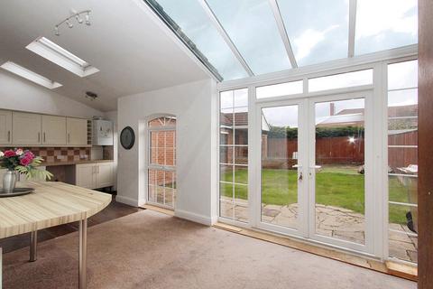 4 bedroom semi-detached house for sale, Pinewood Avenue, North Gosforth, Newcastle upon Tyne, Tyne and Wear, NE13 6QD