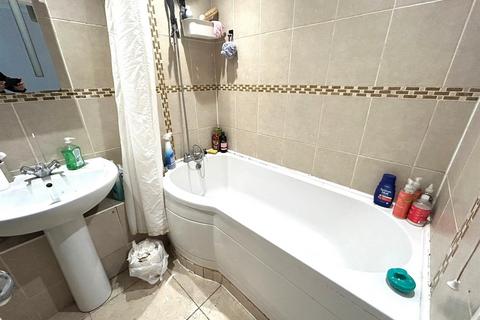 2 bedroom maisonette to rent, Stuart Crescent, London N22