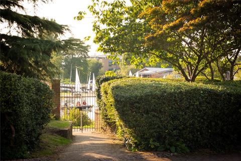 8 Albany Mews, Kingston Upon Thames, KT2 5SL