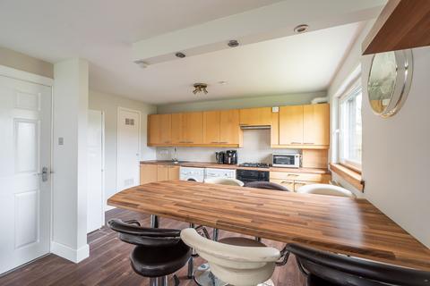 12/5 Calder Grove, Edinburgh, EH11 4NA