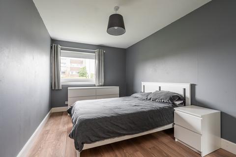 12/5 Calder Grove, Edinburgh, EH11 4NA